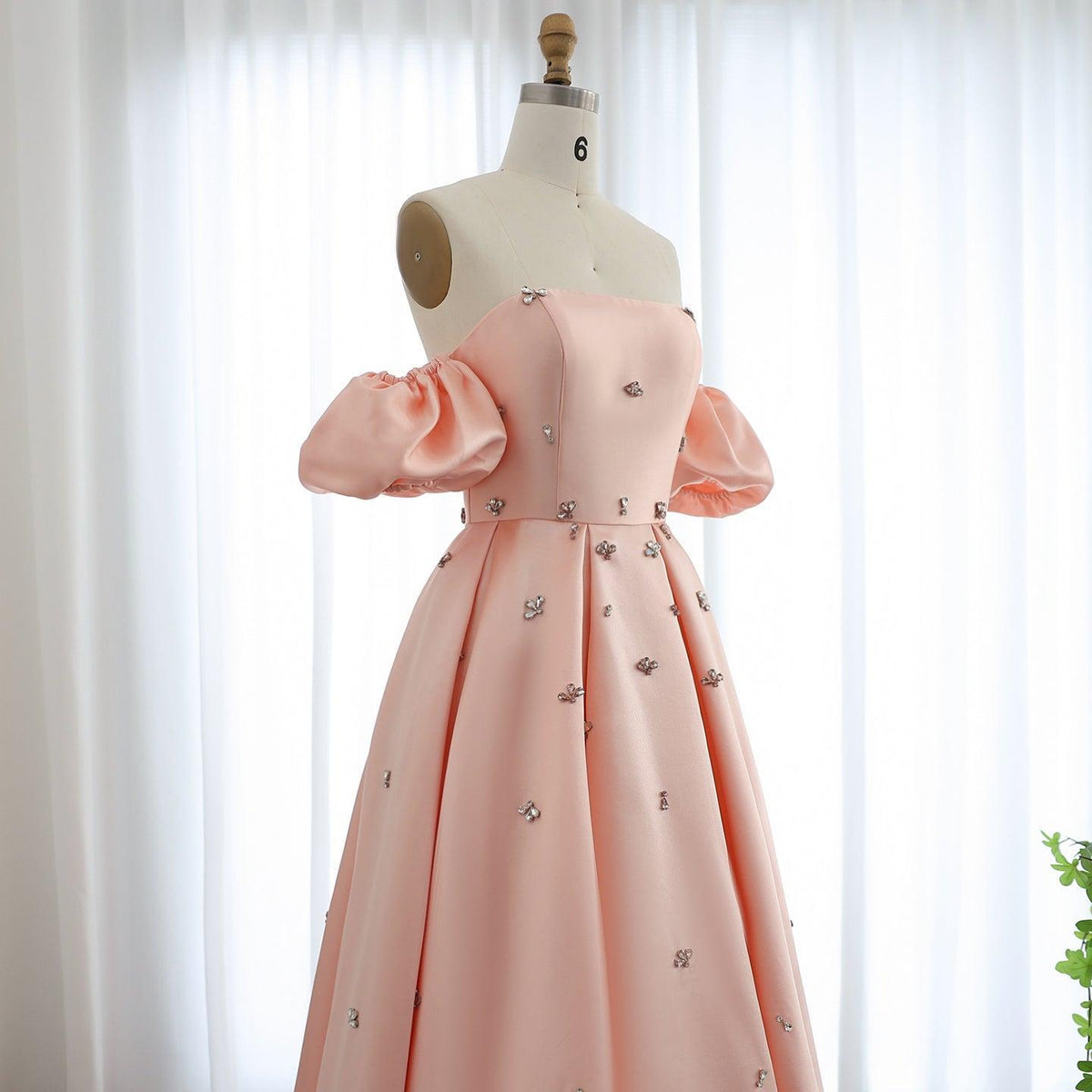 Arabic Women Blush Pink Satin Dubai Evening Dresses with Cap Sleeves Crystal Wedding Party Gowns SS442