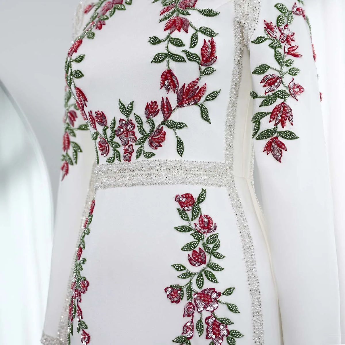 Elegant White Long Sleeves Embroidery Flora Evening Dress SS541