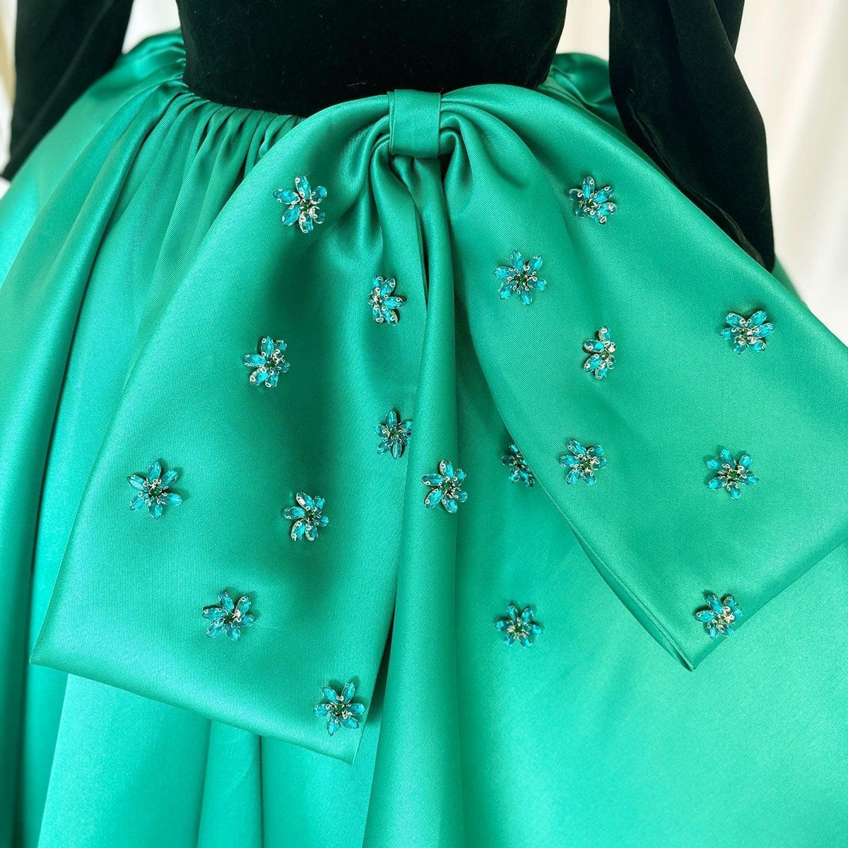 Jill Luxury Arabic Green Girl Dress Crystal V-Neck Dubai Kids Princess J367