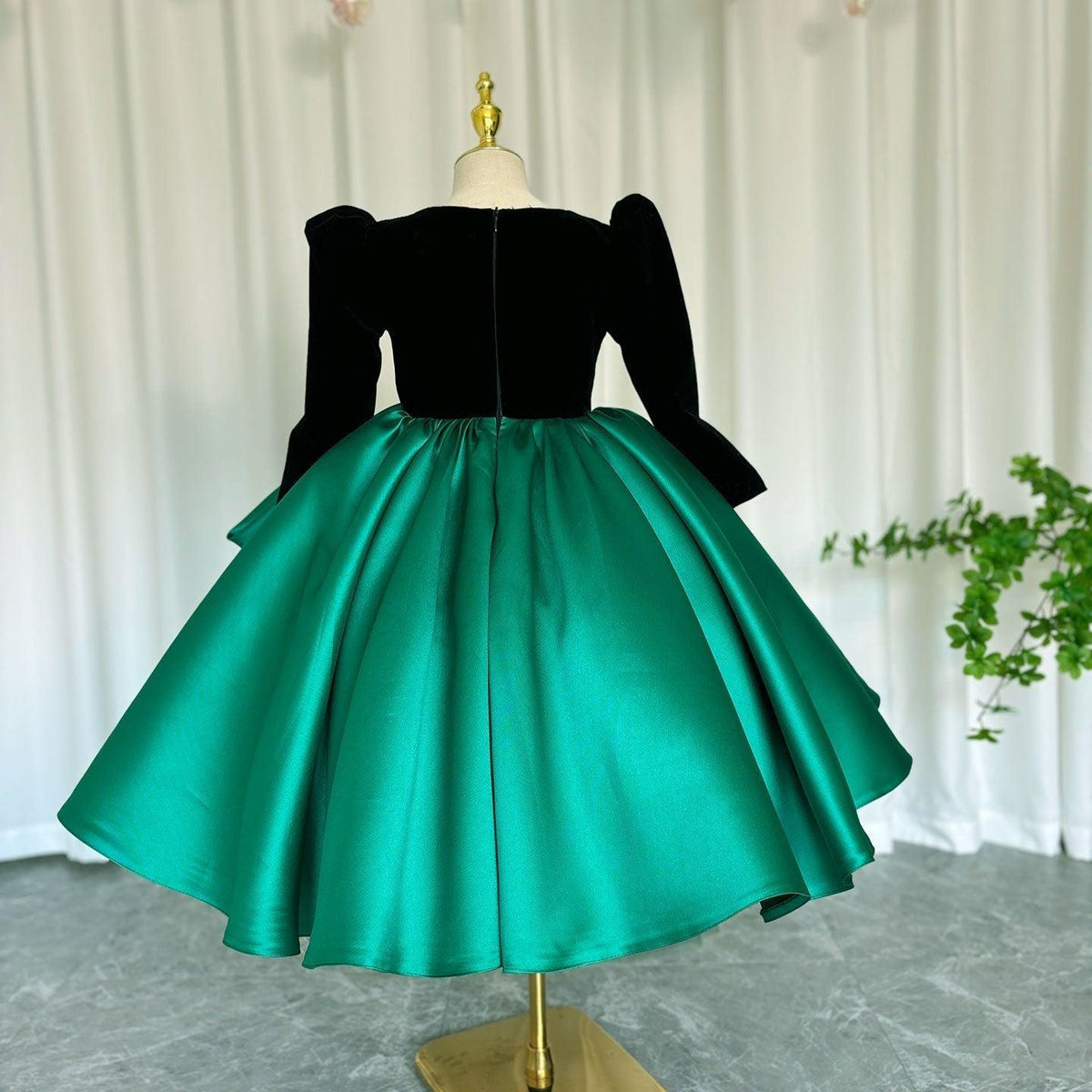 Jill Luxury Arabic Green Girl Dress Crystal V-Neck Dubai Kids Princess J367