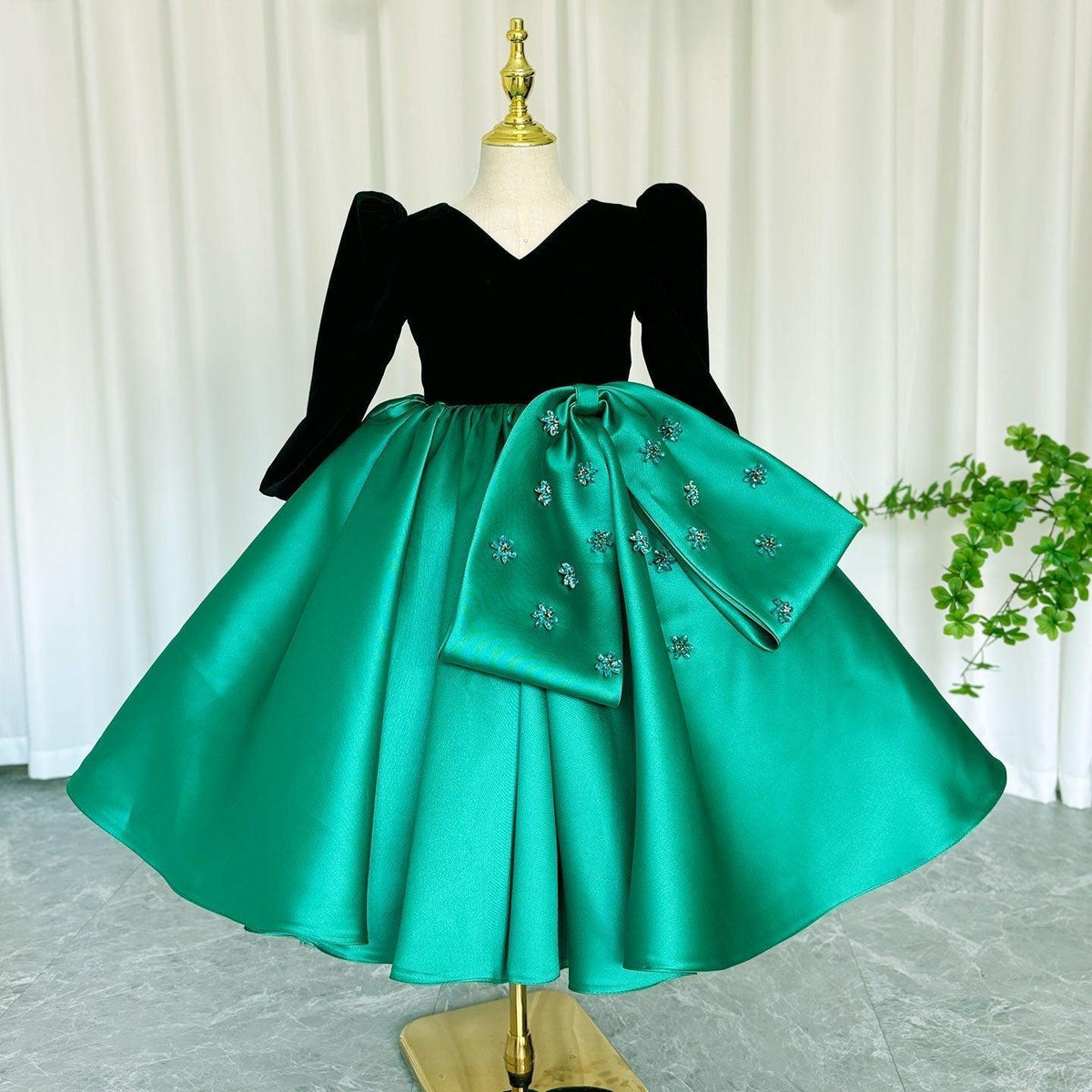 Jill Luxury Arabic Green Girl Dress Crystal V-Neck Dubai Kids Princess J367