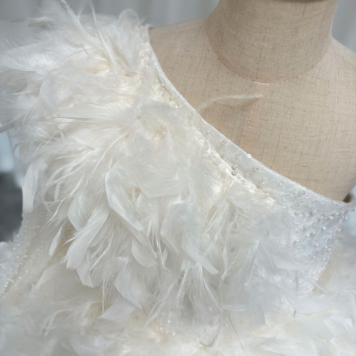 Jill Luxury Arabic White Girl Dress Feathers for Kids Princess J394