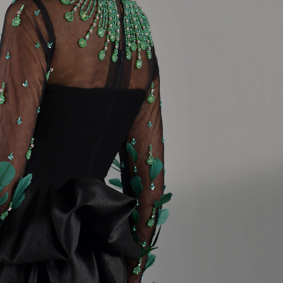 Luxury Dubai Emerald Green Feathers Black Evening Dress Long Sleeves Saudi Arabia Women Formal Party Gowns SS457
