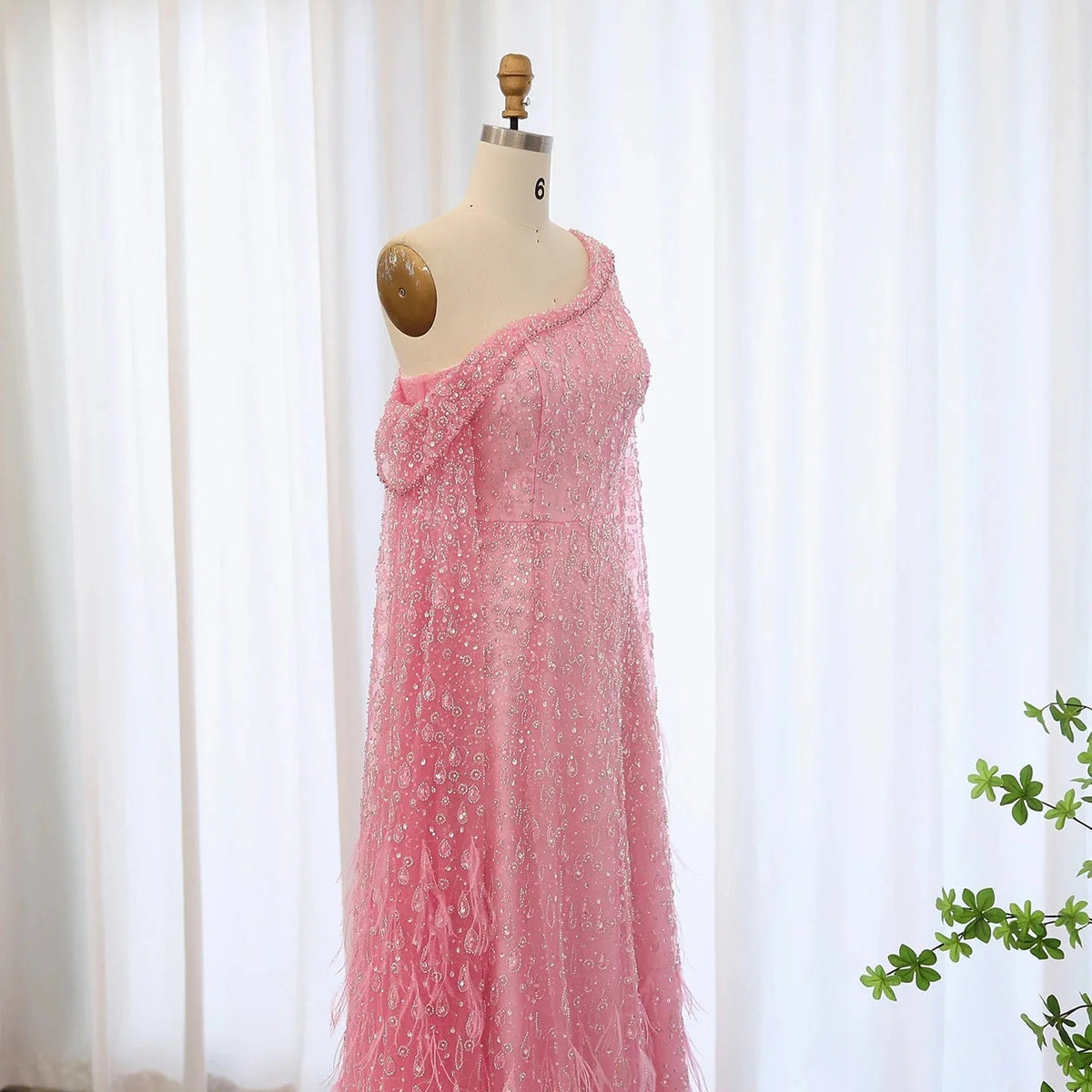 Luxury Dubai Feather One Shoulder Evening Dresses with Cape Sleeves Rose Gold Lilac Women Wedding Party Gowns SS438