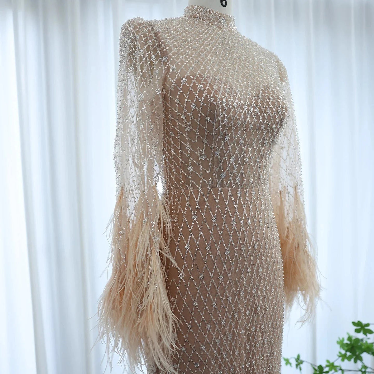 Luxury Dubai Feathers Nude Evening Dresses Long Sleeves Elegant High Neck Arabic Wedding Formal Party Gowns SS227