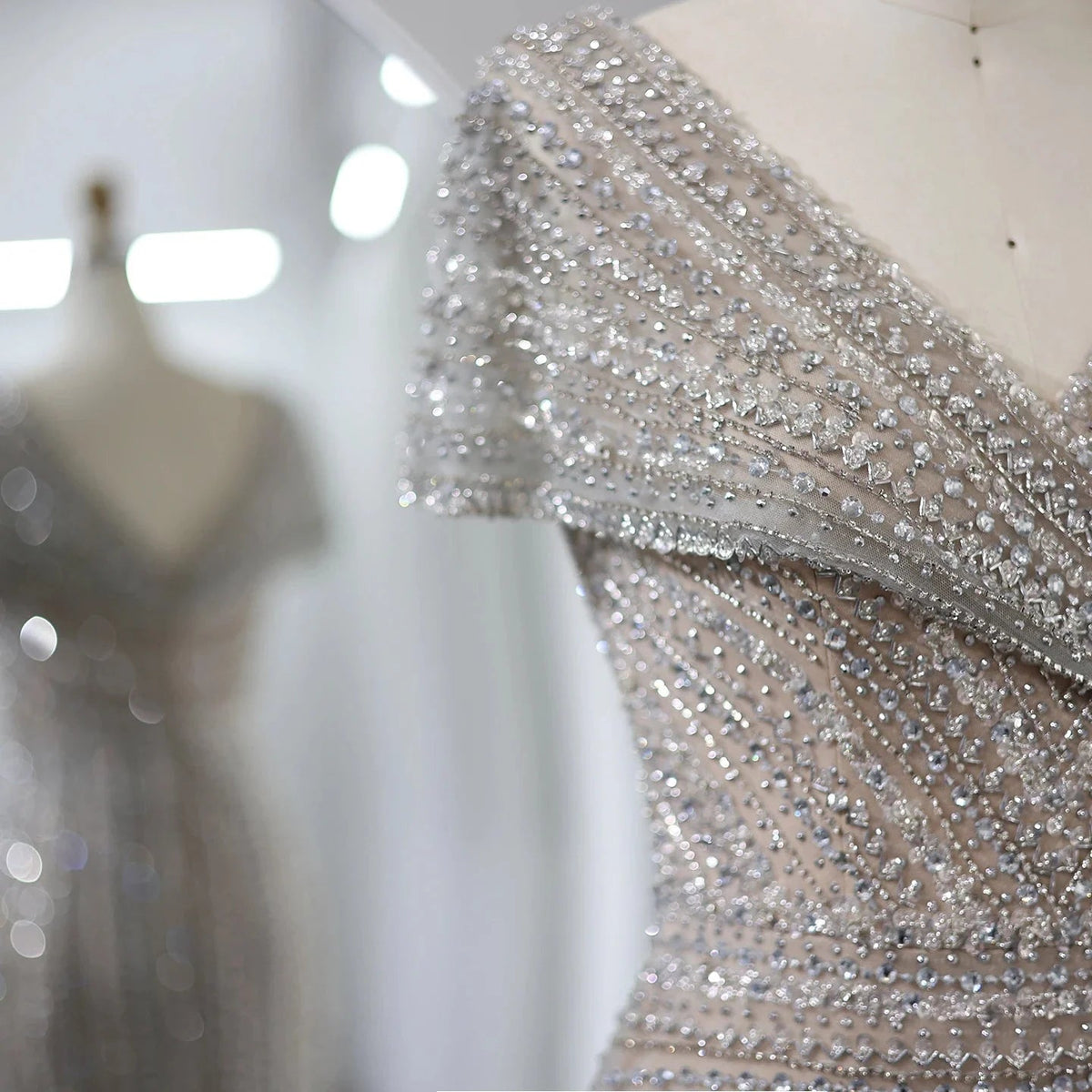 Luxury Dubai Silver Nude Mermaid Evening Dresses for Women Wedding Elegant Cap Sleeves Arab Formal Party Gowns SS045