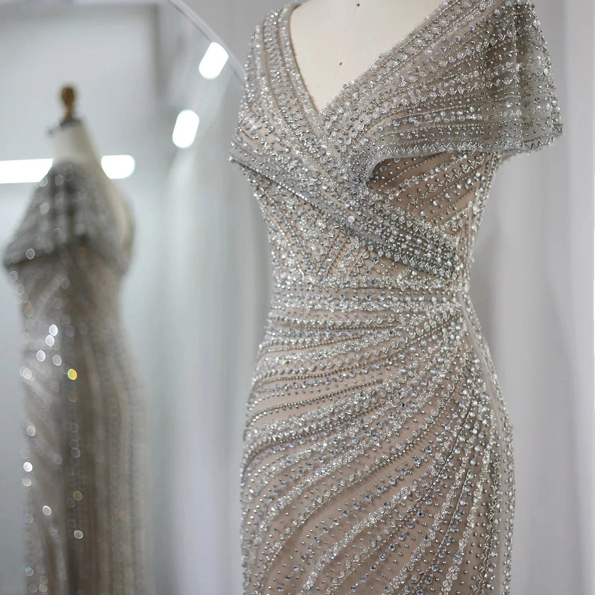 Luxury Dubai Silver Nude Mermaid Evening Dresses for Women Wedding Elegant Cap Sleeves Arab Formal Party Gowns SS045
