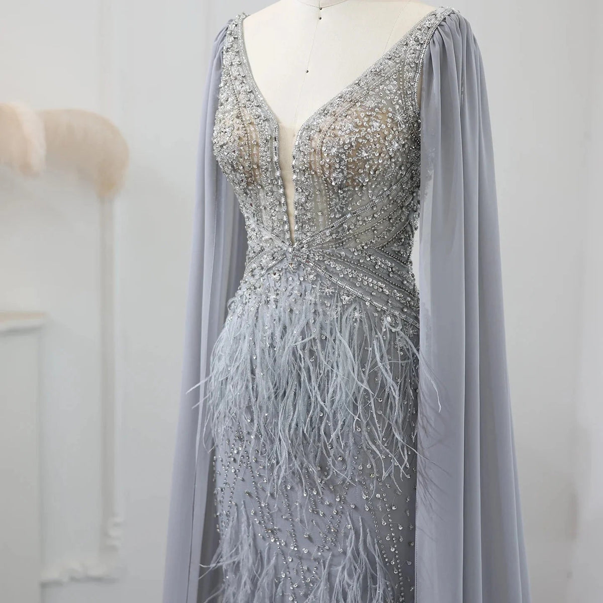 Luxury Mermaid Blue Feathers Evening Dress with Cape Sleeve Backless Prom Dresses for Women Wedding Party Gowns SS027