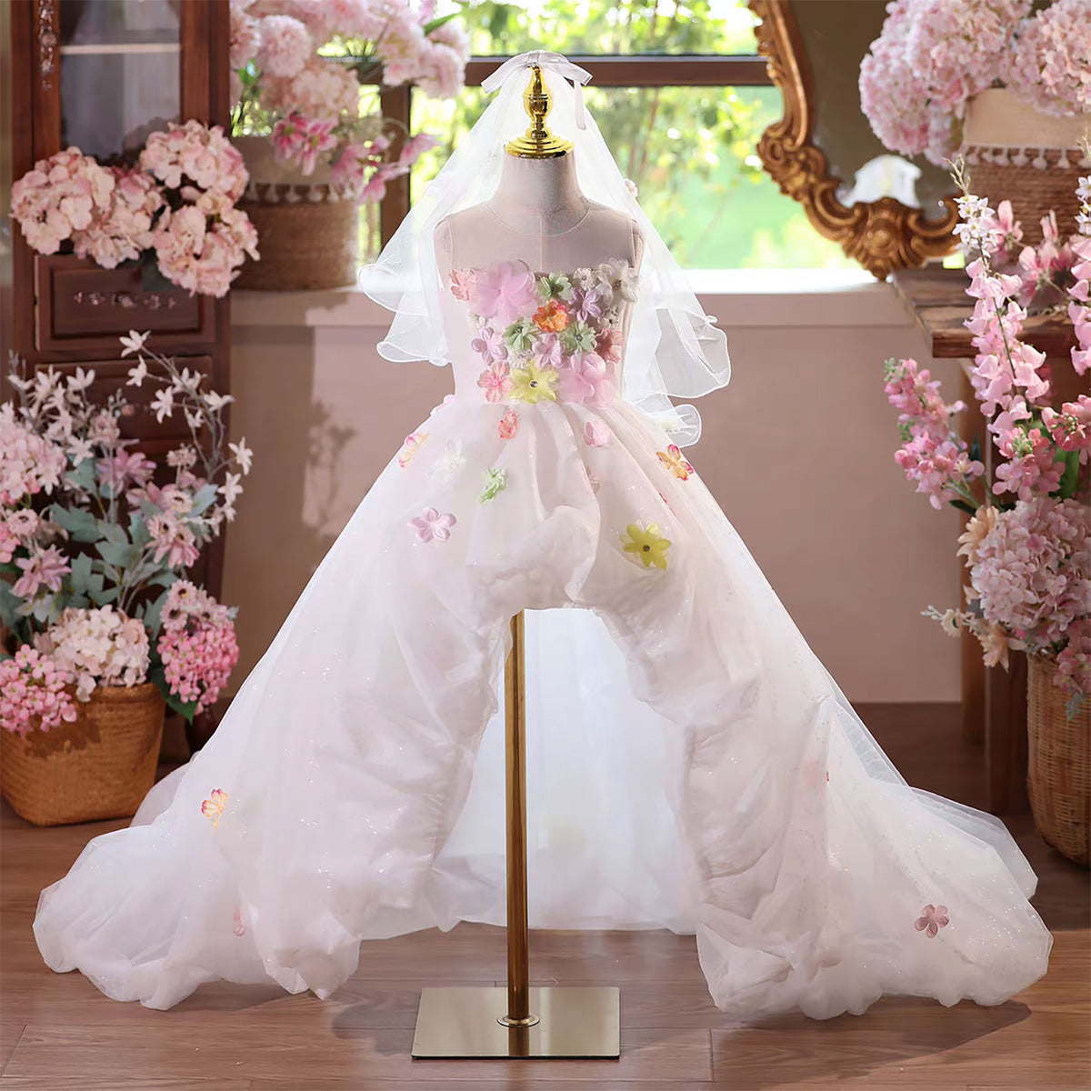 White Trailing Applique Flower Girl Dress First Communion Ball Gown J573