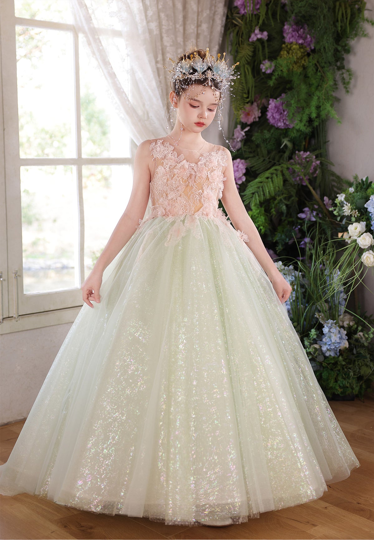 J118 flower girl dress close up