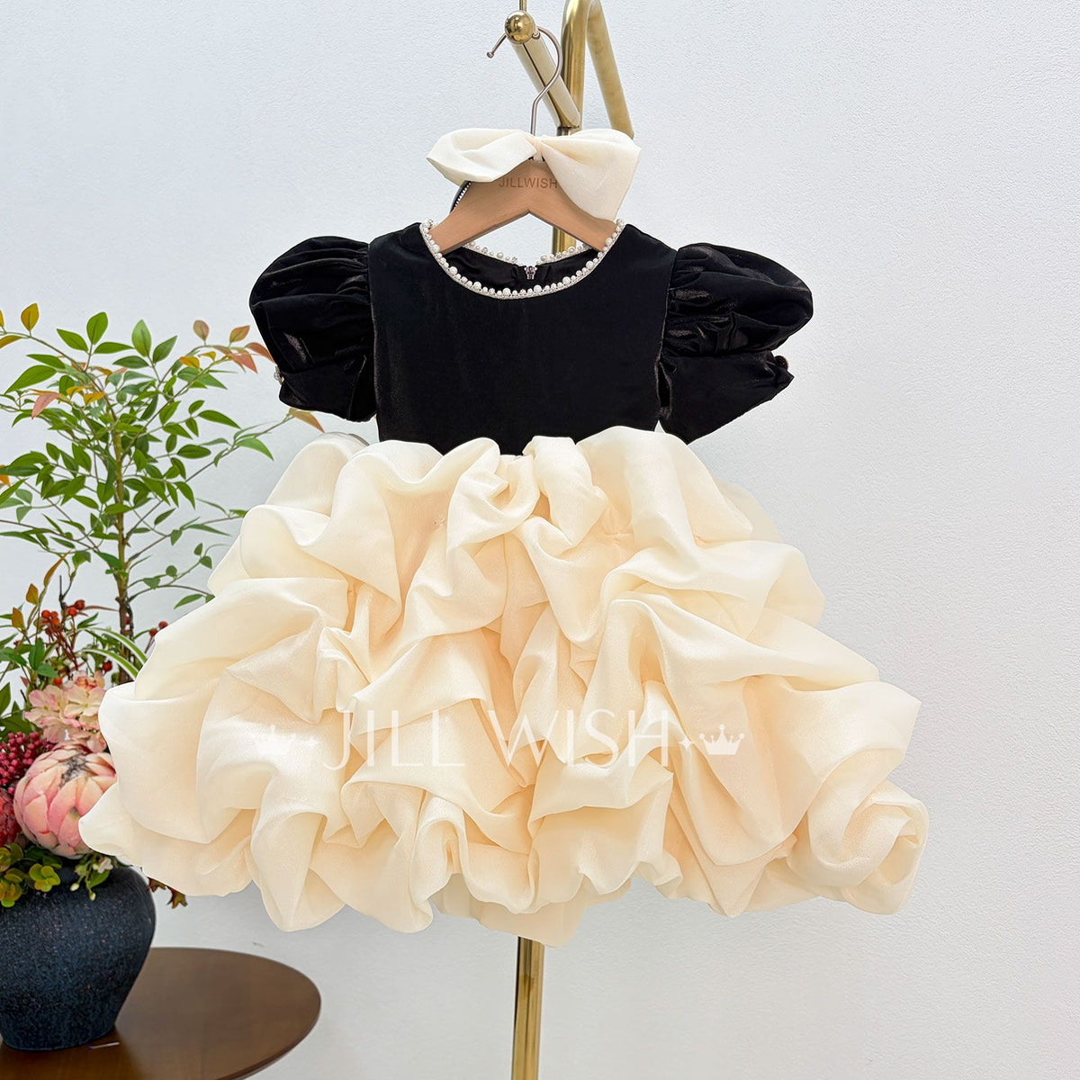 O-Neck Pearl Embellished Black And White Flower Girl Dress J560