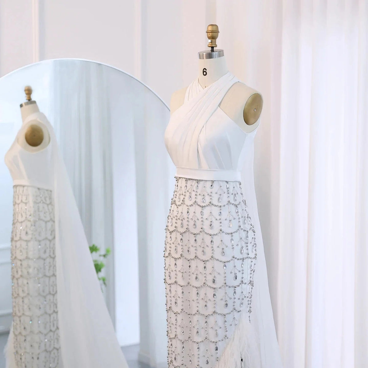 Luxury Dubai Feather White Mermaid Evening Dress with Cape Halter 2024 Arabic Women Wedding Prom Party Gowns SS350