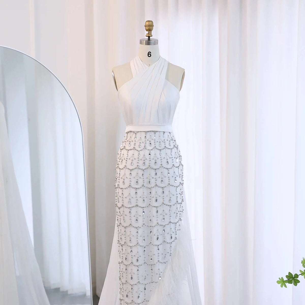 Luxury Dubai Feather White Mermaid Evening Dress with Cape Halter 2024 Arabic Women Wedding Prom Party Gowns SS350