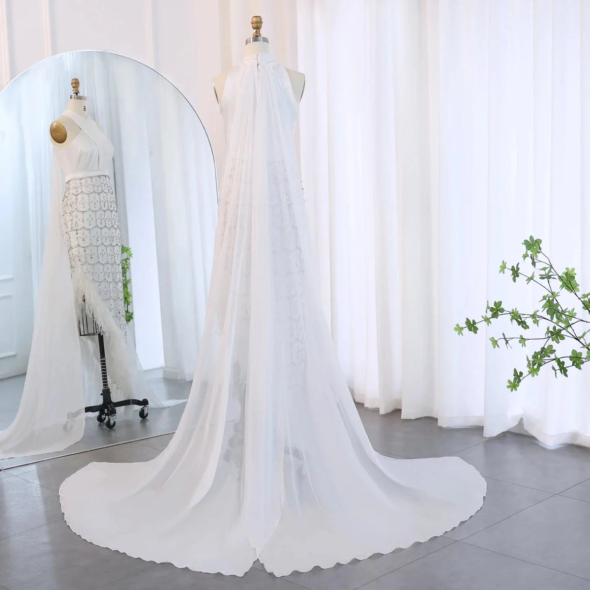 Luxury Dubai Feather White Mermaid Evening Dress with Cape Halter 2024 Arabic Women Wedding Prom Party Gowns SS350