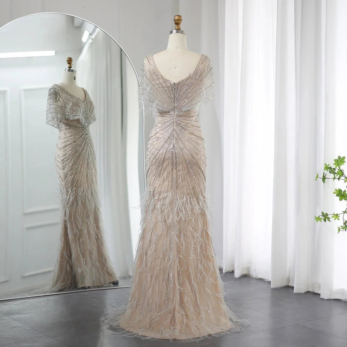 Luxury Dubai Feathers Khaki Mermaid Evening Dresses 2023 Elegant for Woman Wedding Party Gowns Cape Sleeves SS210