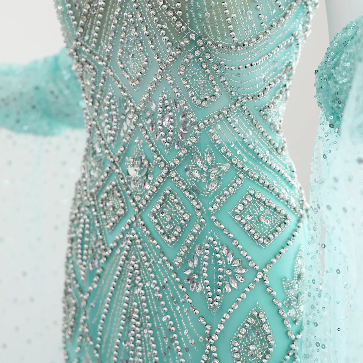 Luxury Dubai Lilac Evening Dresses with Gloves Cape Sleeves Long Straight Beyonce Celebrity Prom Party Gowns SS437