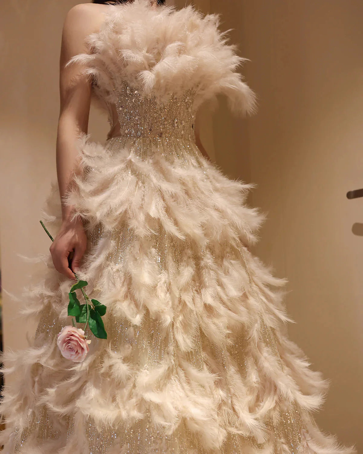 Luxury Feathers Princess Ball Gown Cream Evening Dress for Women Wedding Engament Party Dress SS532
