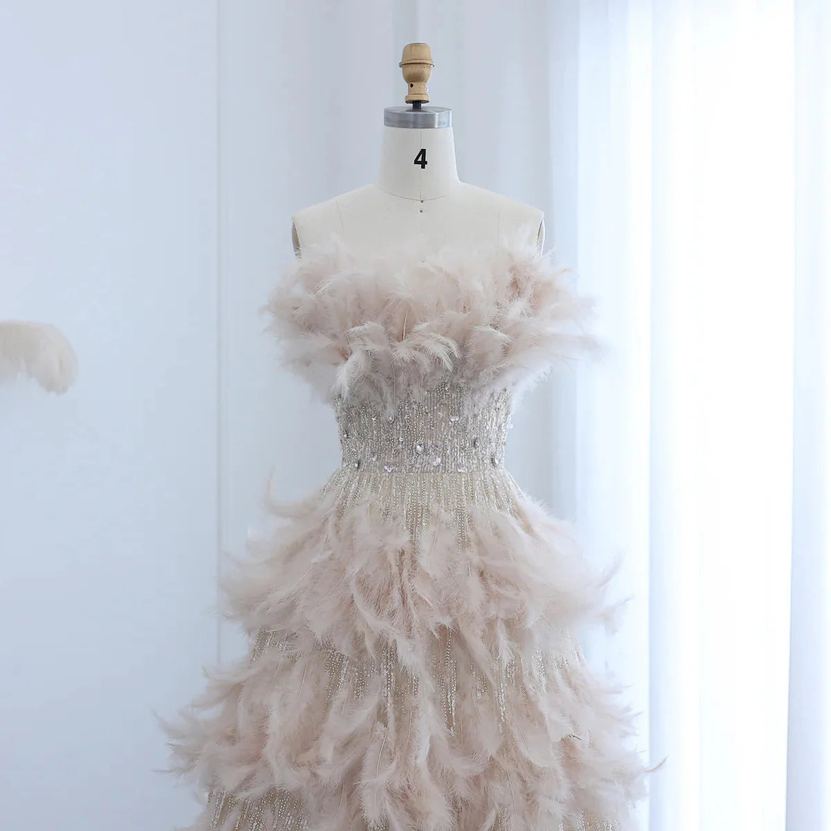 Luxury Feathers Princess Ball Gown Cream Evening Dress for Women Wedding Engament Party Dress SS532