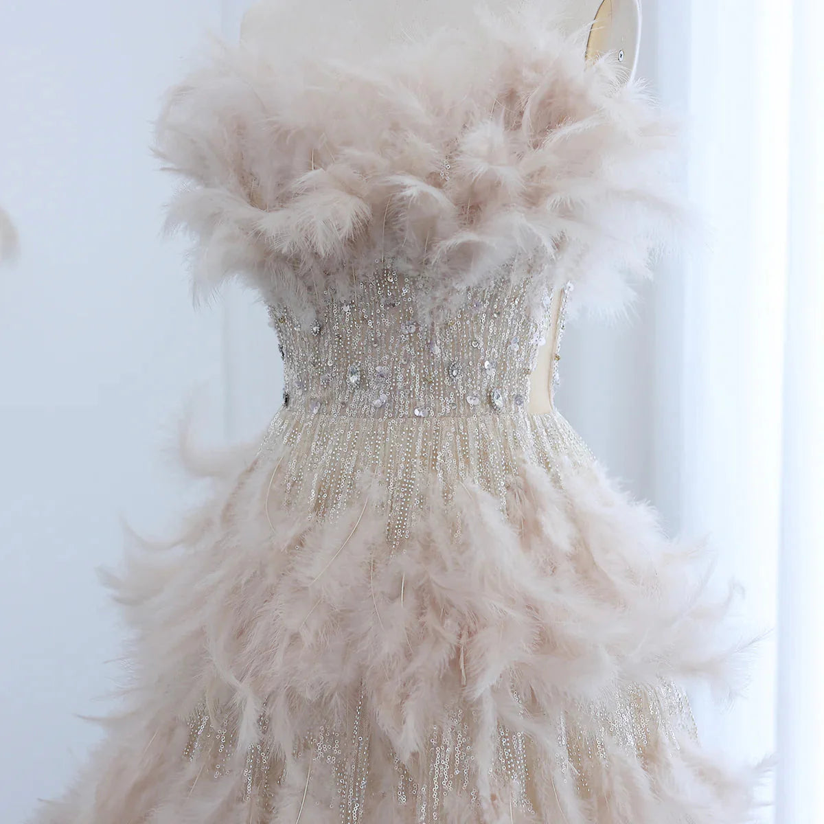 Luxury Feathers Princess Ball Gown Cream Evening Dress for Women Wedding Engament Party Dress SS532