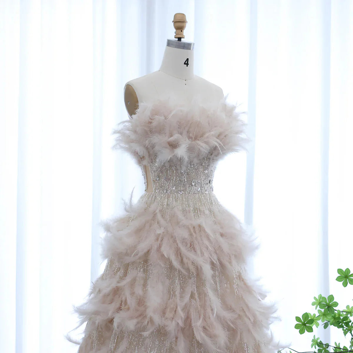 Luxury Feathers Princess Ball Gown Cream Evening Dress for Women Wedding Engament Party Dress SS532