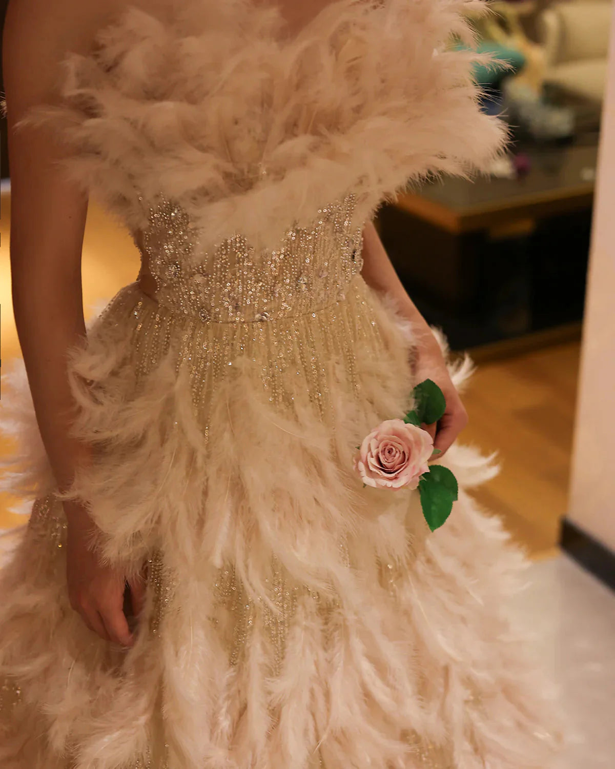 Luxury Feathers Princess Ball Gown Cream Evening Dress for Women Wedding Engament Party Dress SS532