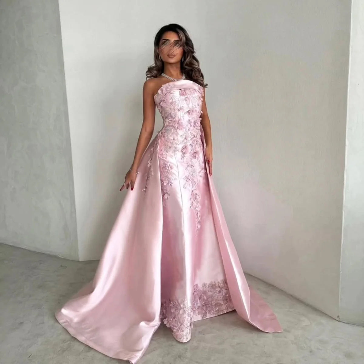 Chic Pink Strapless Evening Dress with Smooth Satin Finish and Lace Appliqué Details XD067