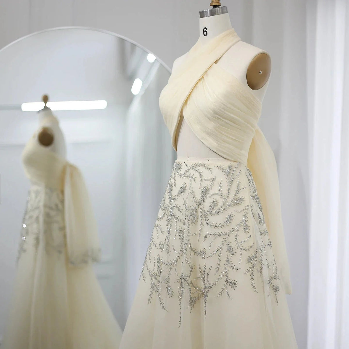 Saudi Arabic Halter Beige Dubai Evening Dress for Women Wedding Luxury Crystal Dubai Long Prom Party Dresses SS444