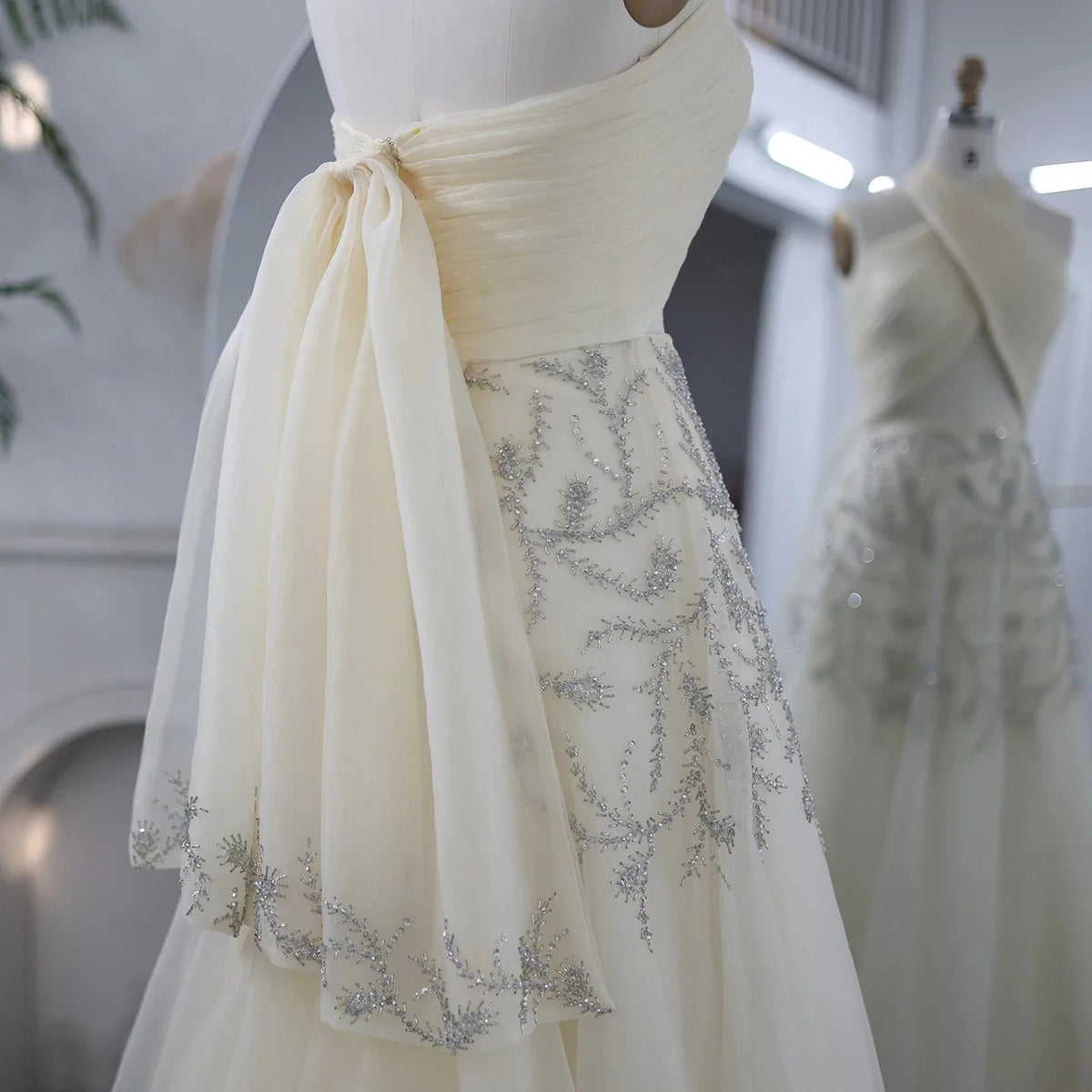 Saudi Arabic Halter Beige Dubai Evening Dress for Women Wedding Luxury Crystal Dubai Long Prom Party Dresses SS444