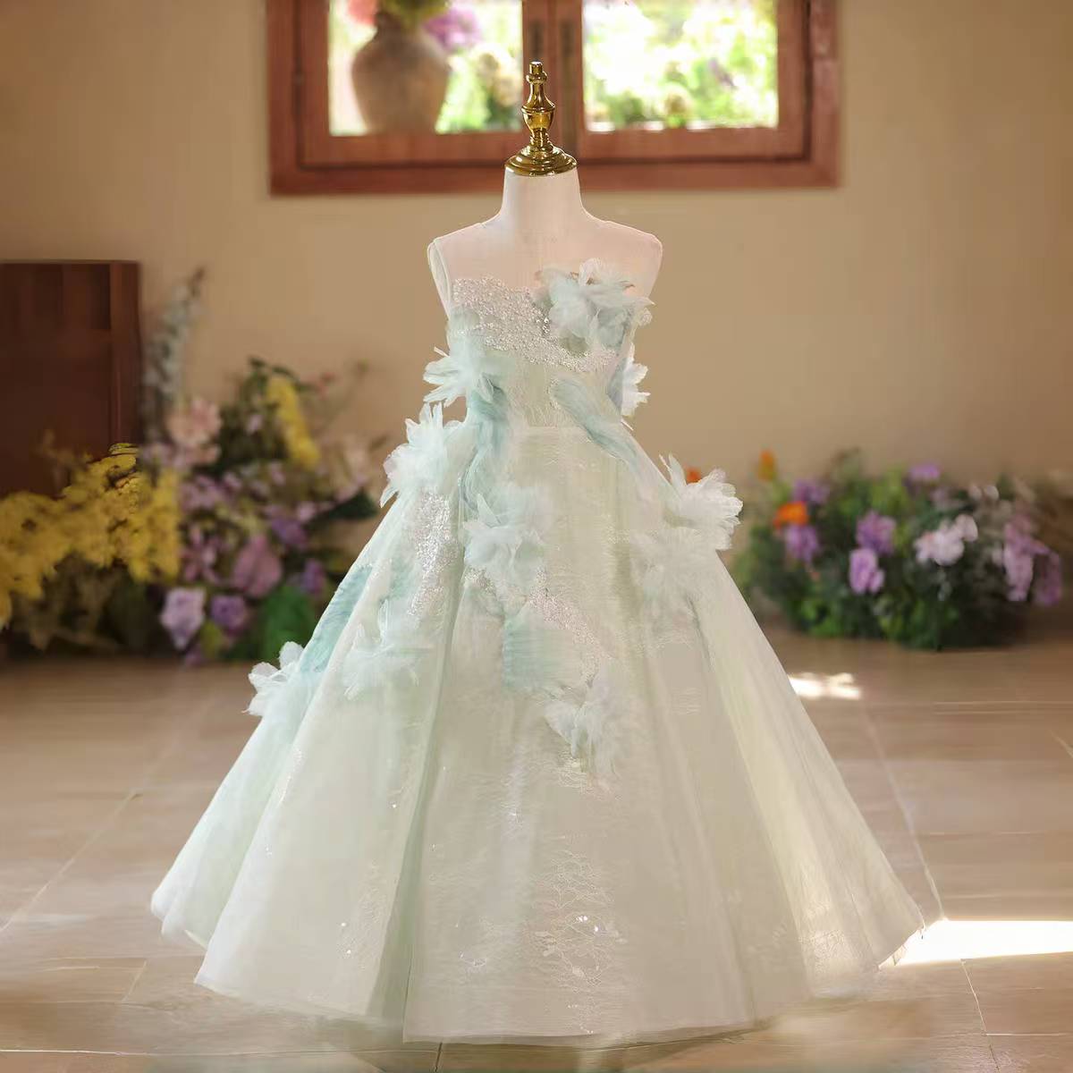 Elegant Mint Green Princess Dress with Floral Details and Sparkling Tulle D009